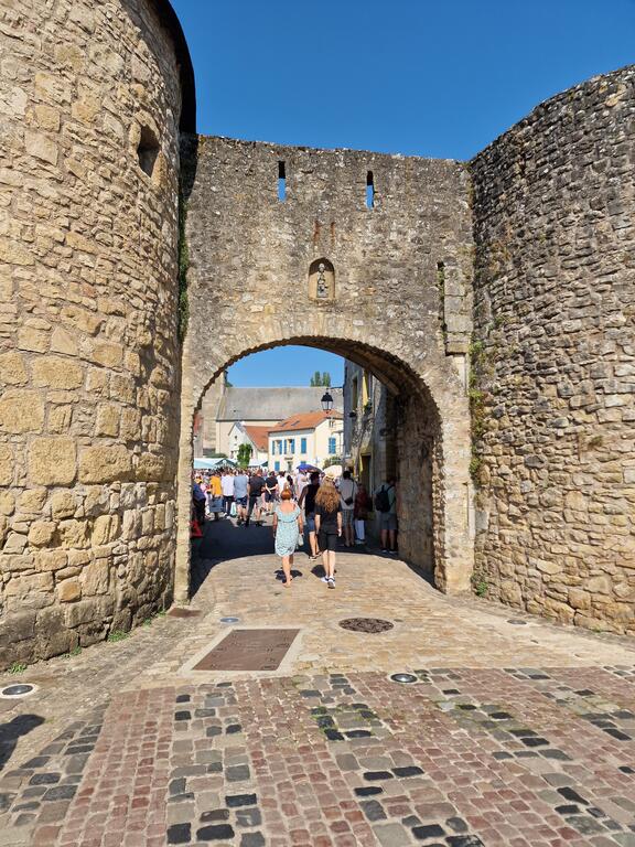 Bild Rodemack Eingang Schloss Mauer